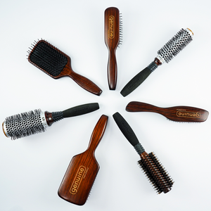 GROOMING BRUSH